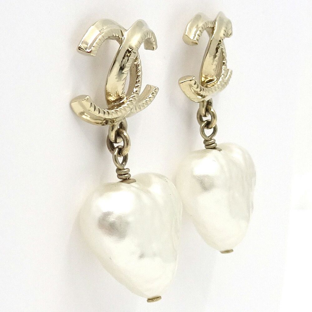 Chanel Earrings Swing CC Logo Pearl — view 3