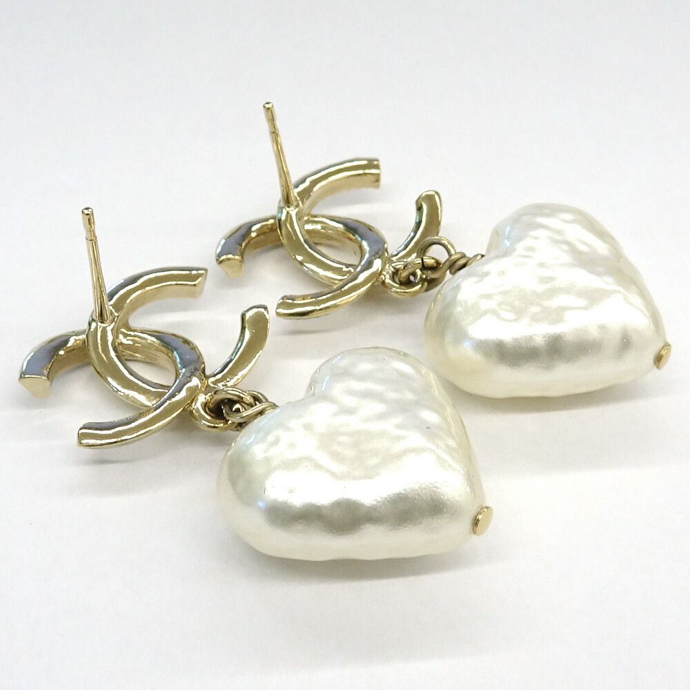 Chanel Earrings Swing CC Logo Pearl — view 4