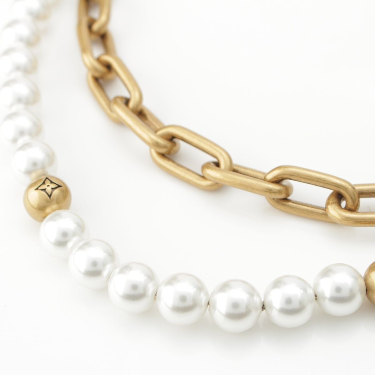 Louis Vuitton Logo Pearl Chain Belt Bag Charm Gold White — view 4