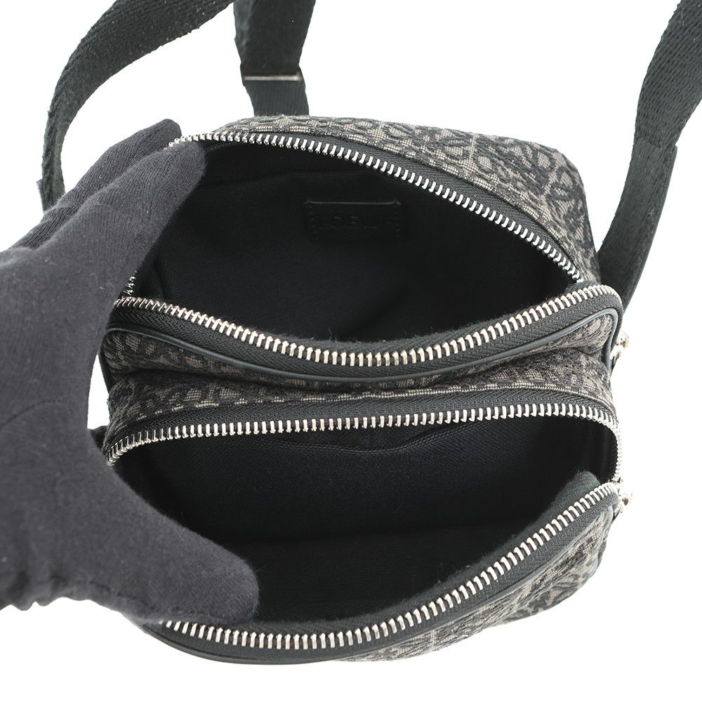 Loewe Shoulder Bag Repeat Anagram Mini Pochette Canvas Chaco Le Grey-black — view 5
