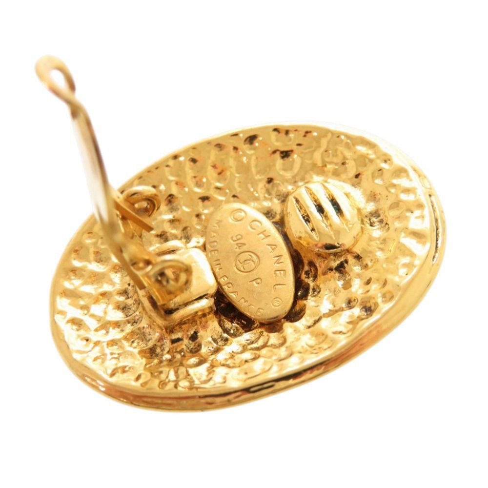 Chanel Vintage CC Logo Metal Gold Earrings — view 4