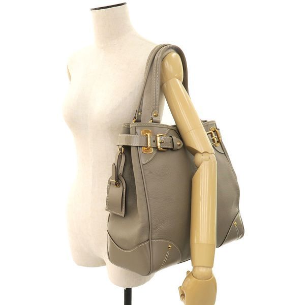 Louis Vuitton Suhali Majesty Beige — view 9
