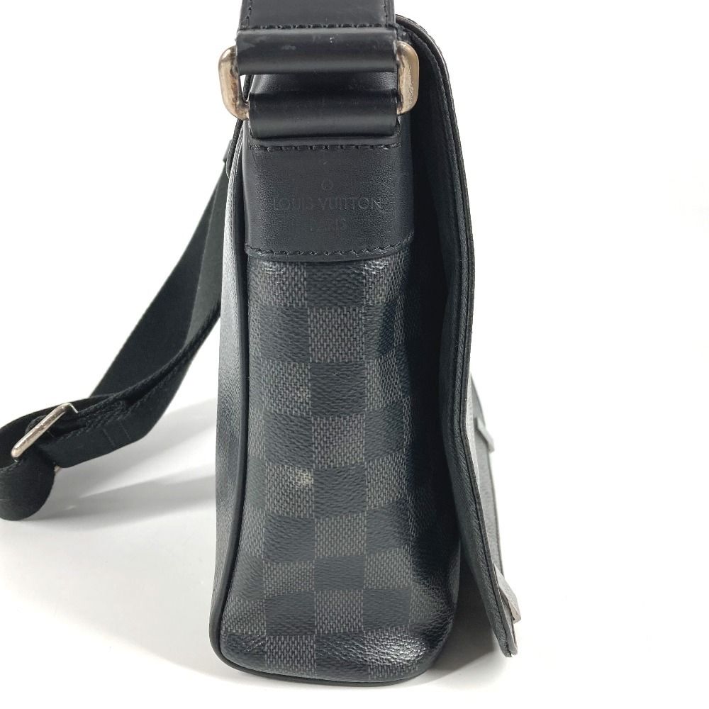 Louis Vuitton Shoulder Bag District PM NM Damier Graphite Canvas Black — view 4