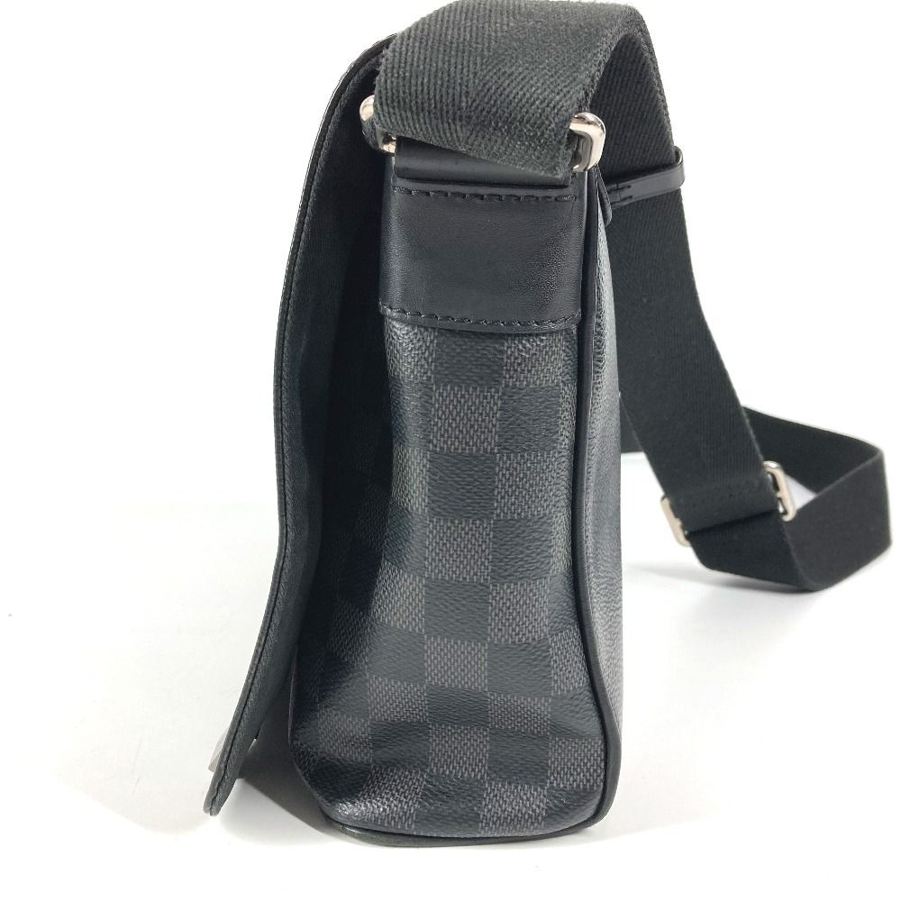 Louis Vuitton Shoulder Bag District PM NM Damier Graphite Canvas Black — view 3
