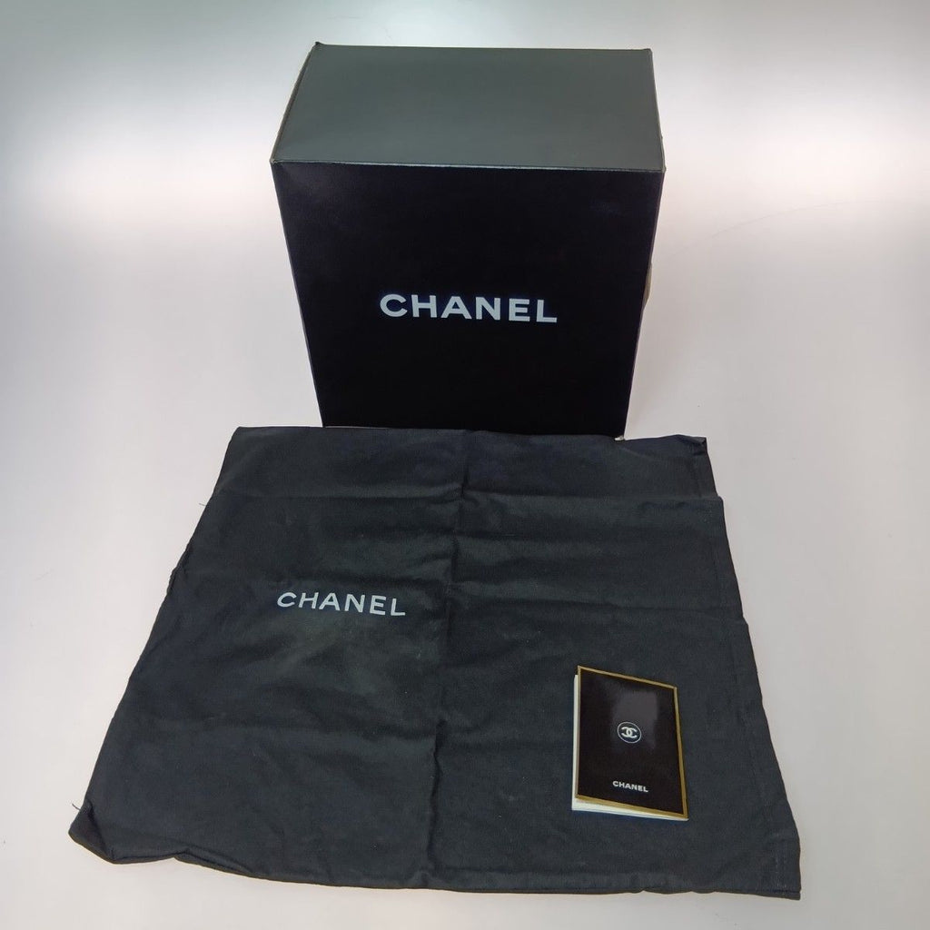 Chanel Shoulder Bag Drawstring Chain Caviar Leather CC Logo Gold Bold — view 9