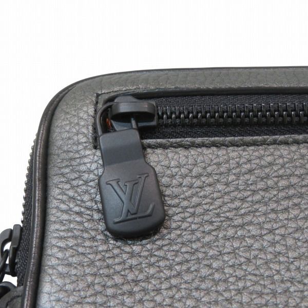 Louis Vuitton Alpha Clutch Leather Gray — view 8