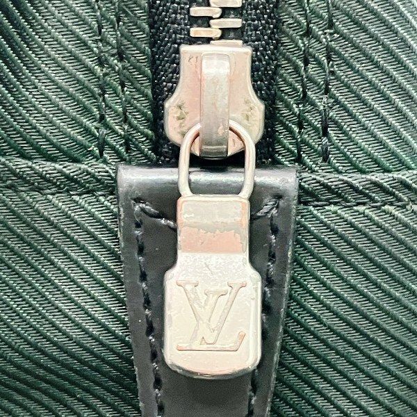 Louis Vuitton Taiga Parana Clutch — view 5