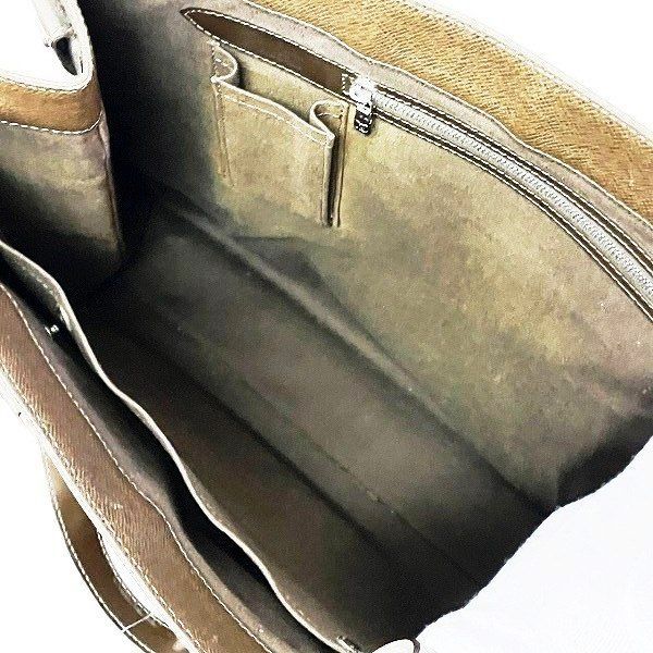 Louis Vuitton Taiga Kasbek GM Tote — view 5