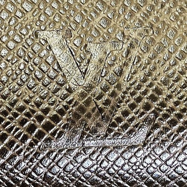 Louis Vuitton Taiga Kasbek GM Tote — view 7