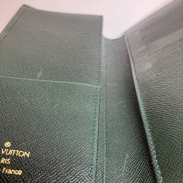 Louis Vuitton Taiga Porte Billets Carte Cles Wallet — view 9