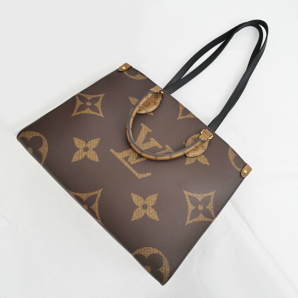 Louis Vuitton Monogram Giant On The Go MM Tote — view 9