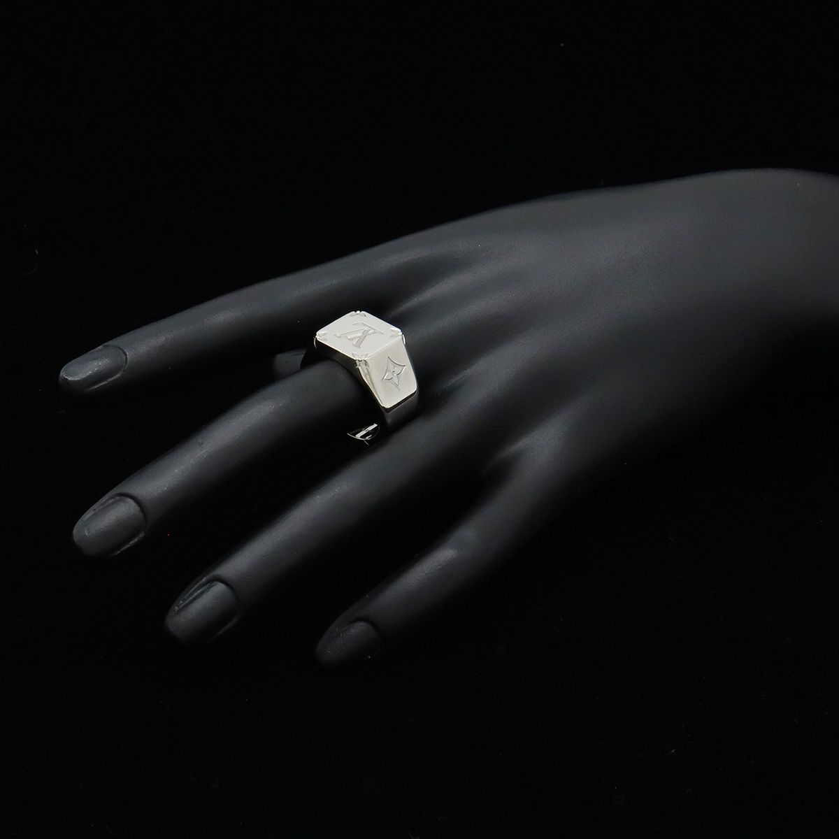Louis Vuitton Signet Ring Monogram Metal Silver — view 7