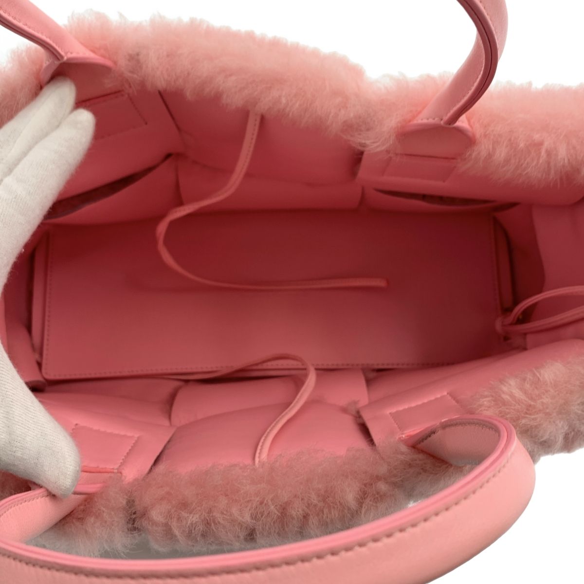 Bottega Veneta Maxi Intrecciato Arco Mouton Tote Pink — view 3