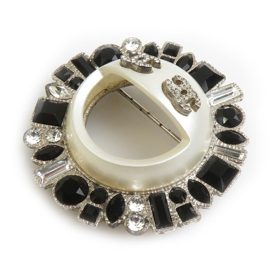 Chanel Brooch CC Logo — view 2