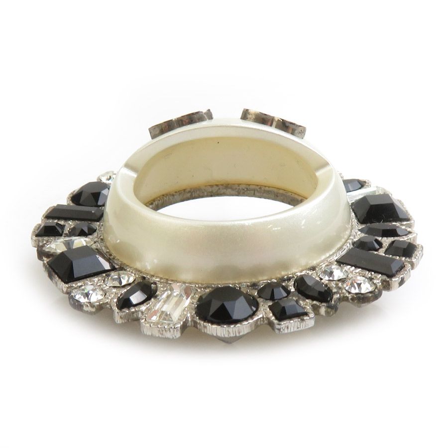 Chanel Brooch CC Logo — view 3