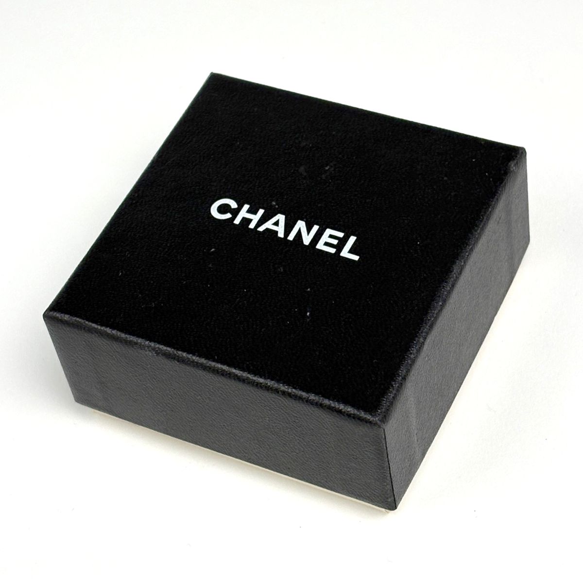 Chanel CC Logo Earrings Round Gold Plated — view 6