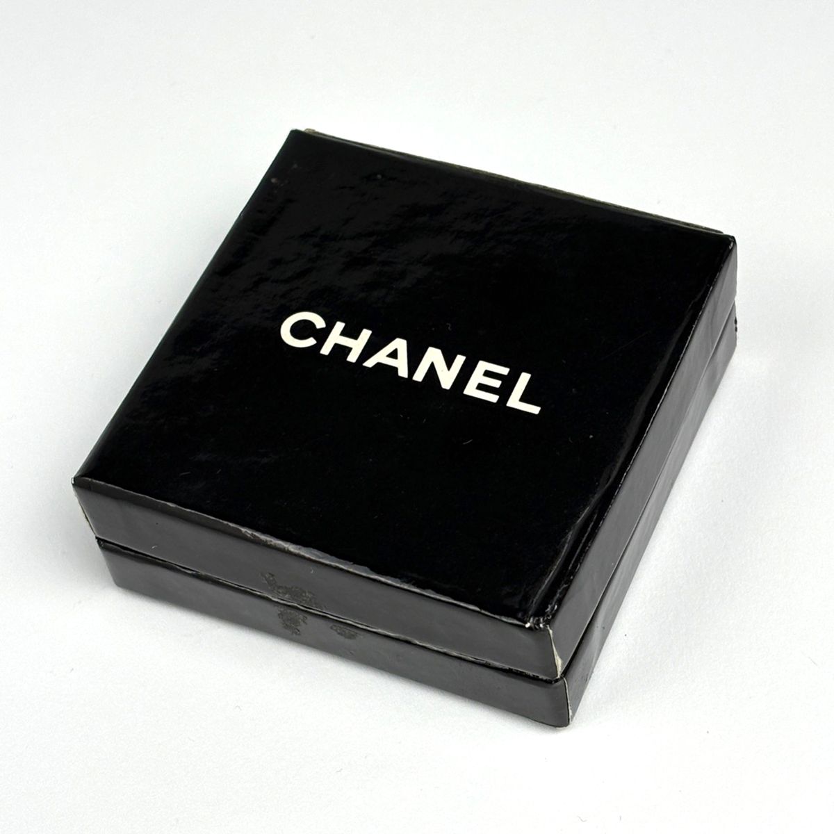 Chanel CC Logo Earrings Round Gold Plated — view 6