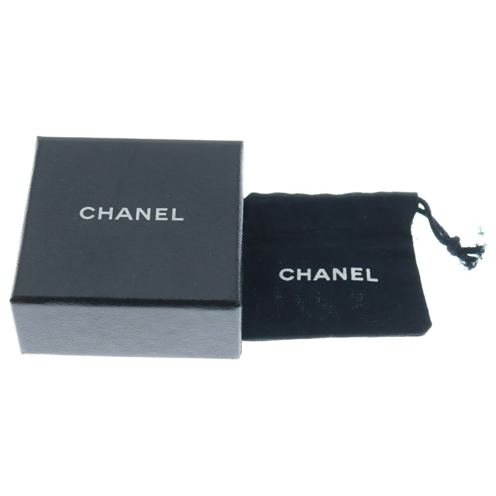 Chanel CC Logo Earrings Gold — view 6