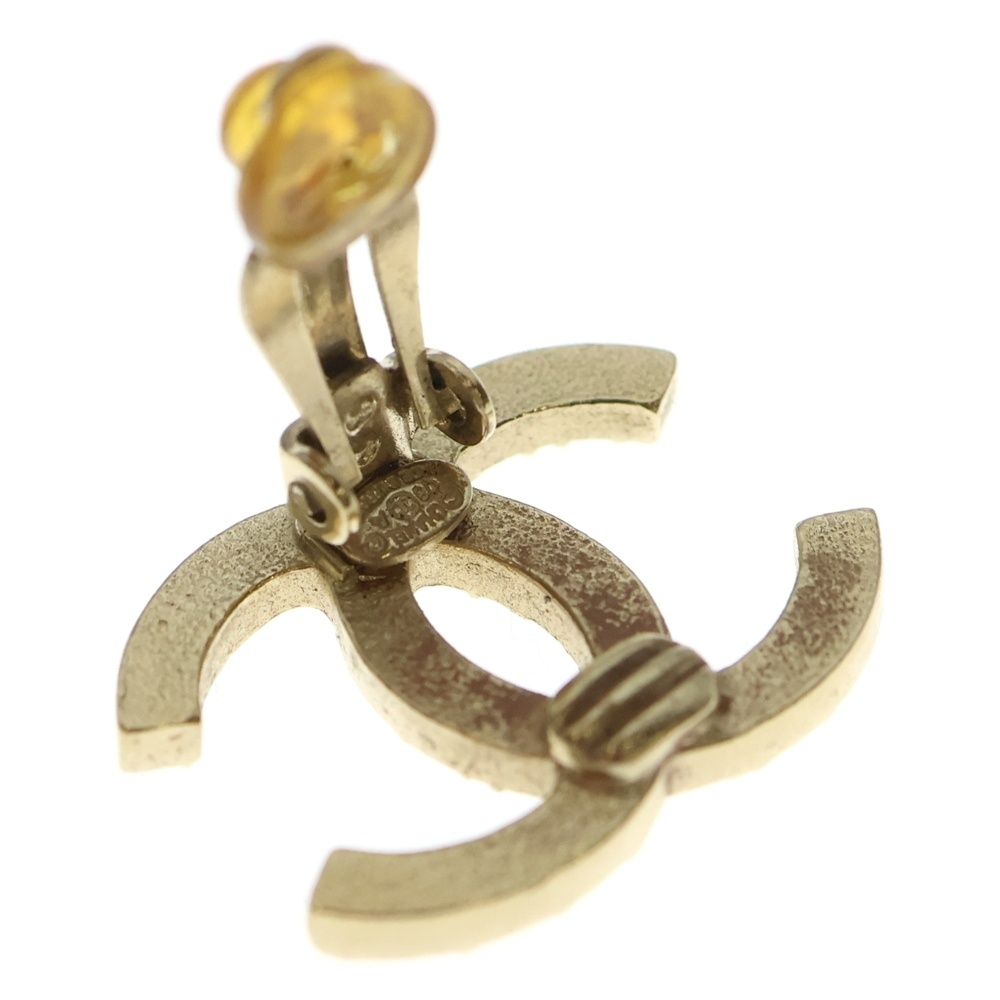 Chanel CC Logo Earrings Gold — view 5