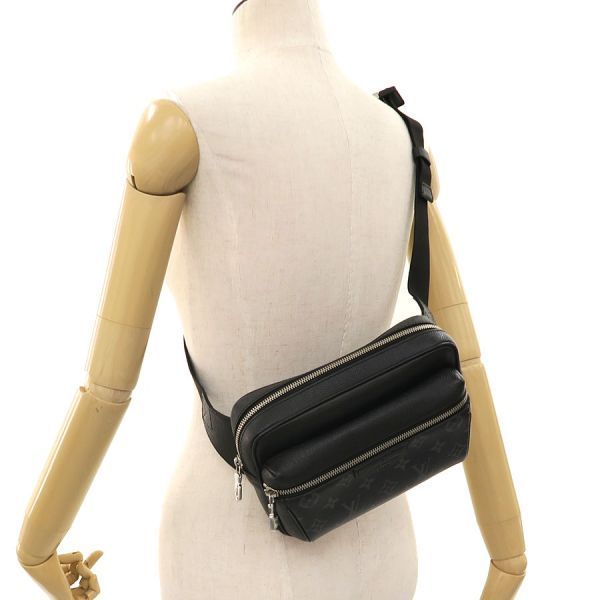 Louis Vuitton Taiga Taigarama Bum Bag Outdoor — view 9