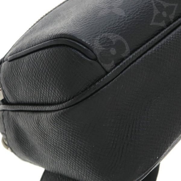 Louis Vuitton Taiga Taigarama Bum Bag Outdoor — view 7