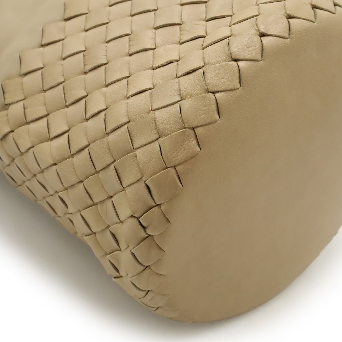 Bottega Veneta Intrecciato Shoulder Bag Crossbody Drawstring Leather Beige — view 3