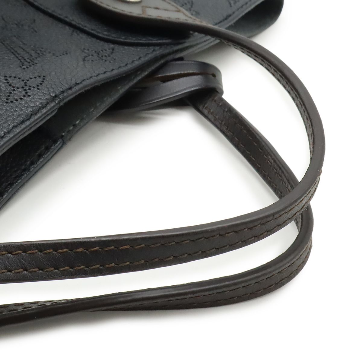 Louis Vuitton Monogram Mahina Hina PM 2-Way Shoulder Bag Leather Noir — view 4