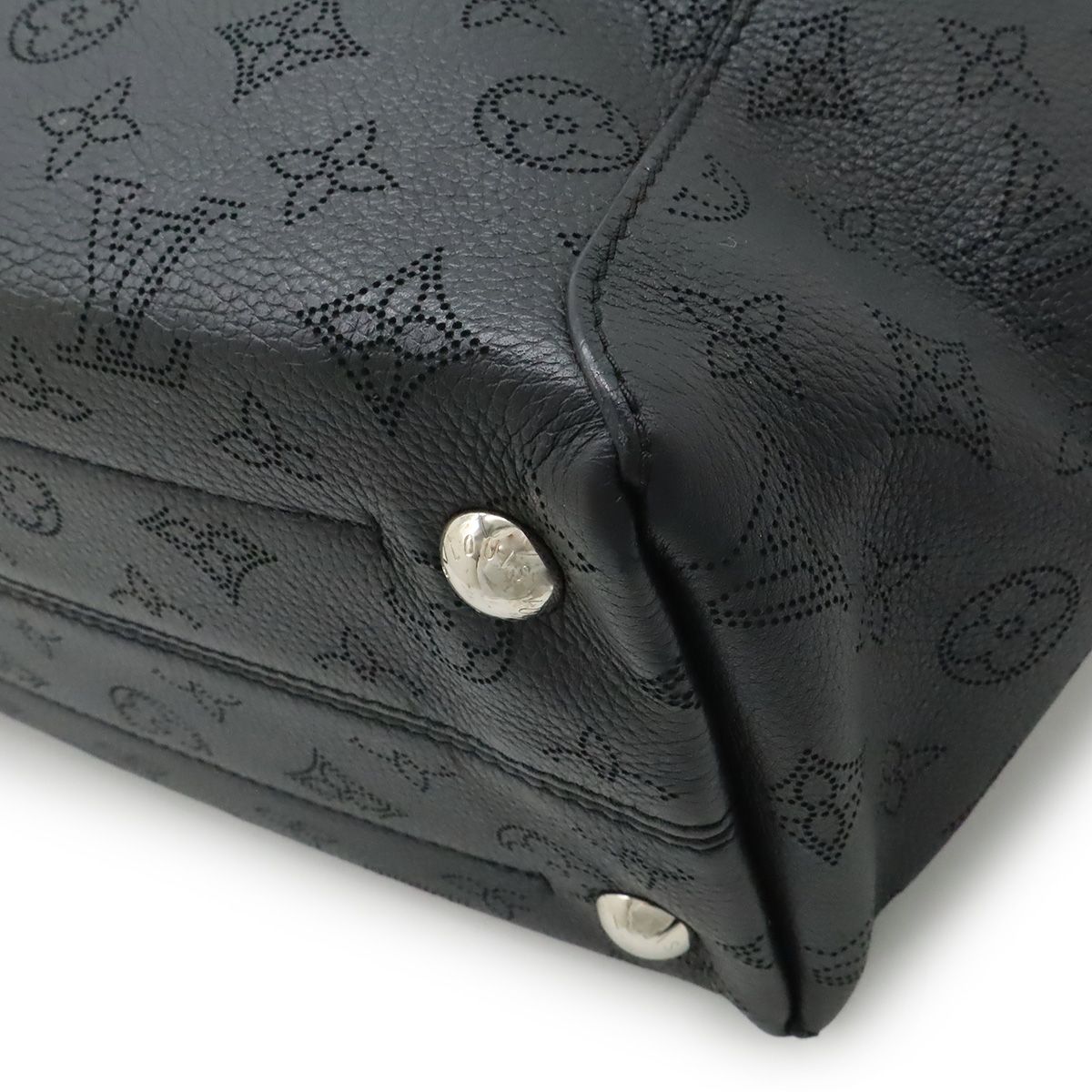 Louis Vuitton Monogram Mahina Hina PM 2-Way Shoulder Bag Leather Noir — view 3