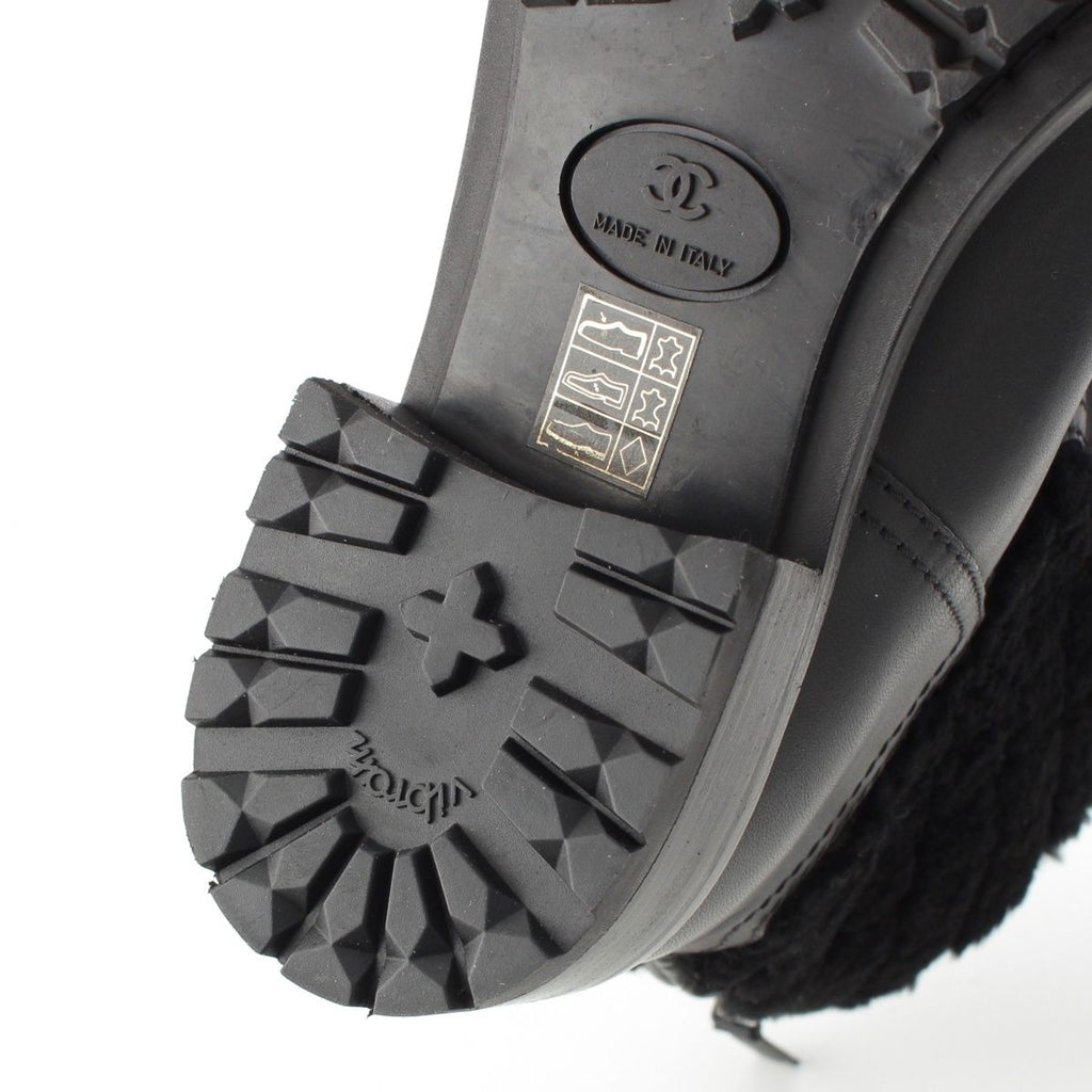 Chanel Leather CC Logo Shearling Quilted Back Zip Boots Shoes Black 39 — view 7