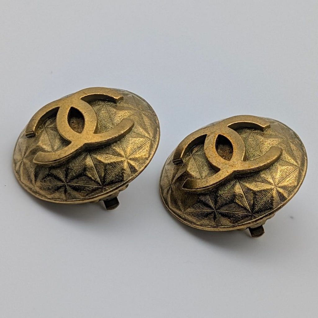Chanel Earrings CC Logo Round Gold Vintage — view 2