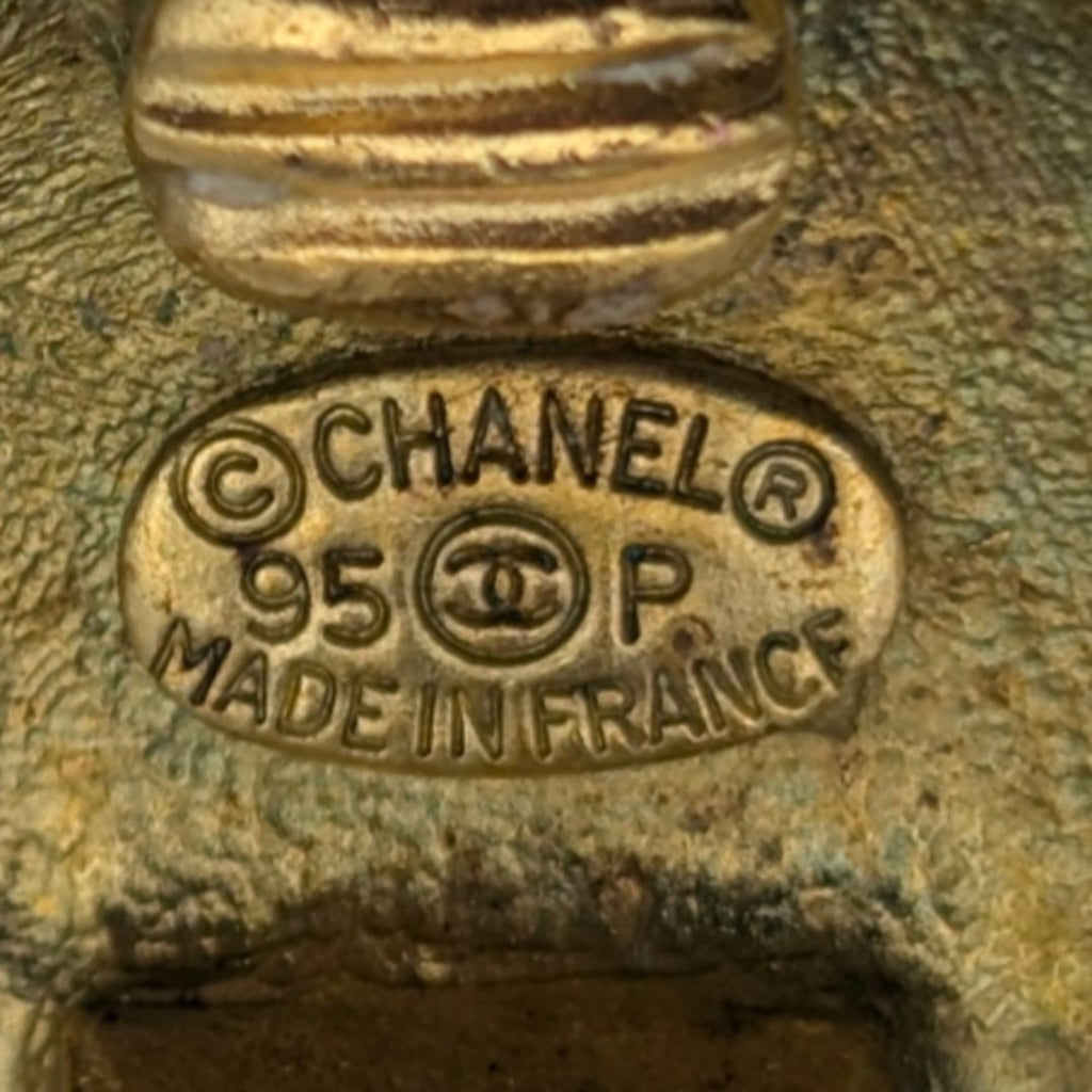 Chanel Earrings CC Logo Round Gold Vintage — view 8