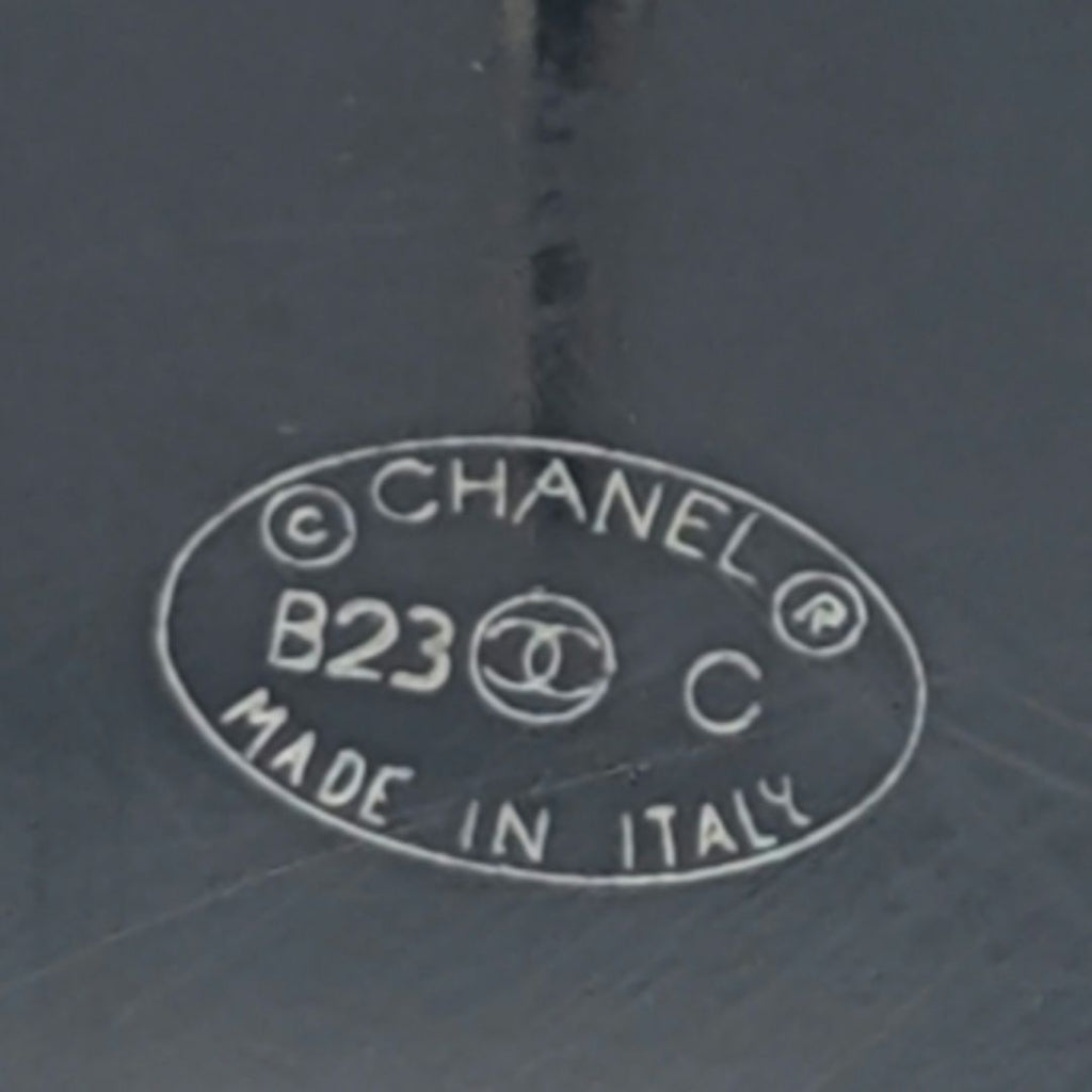 Chanel Earrings CC Logo Gold Black Round — view 6