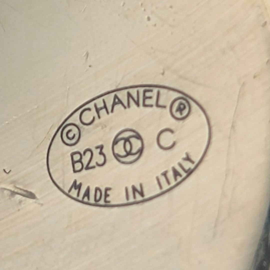 Chanel Earrings CC Logo Gold Black Round — view 4