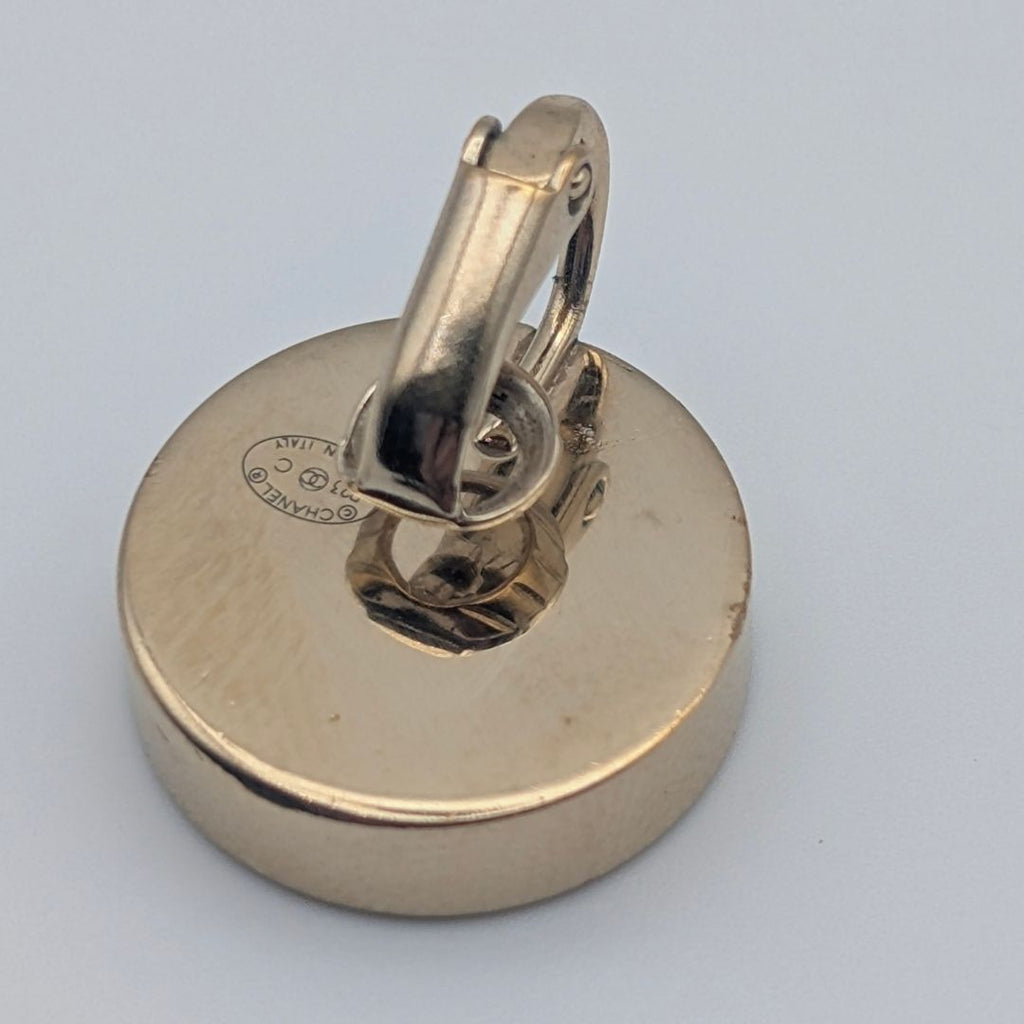 Chanel Earrings CC Logo Gold Black Round — view 2
