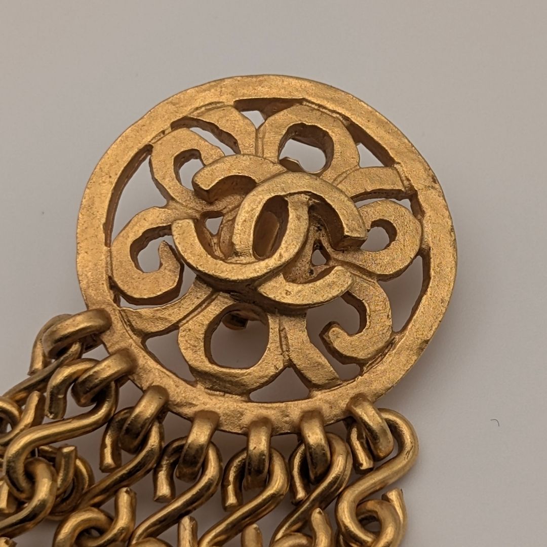 Chanel Earrings CC Logo Gold Fringe Swing Single Ear — view 3