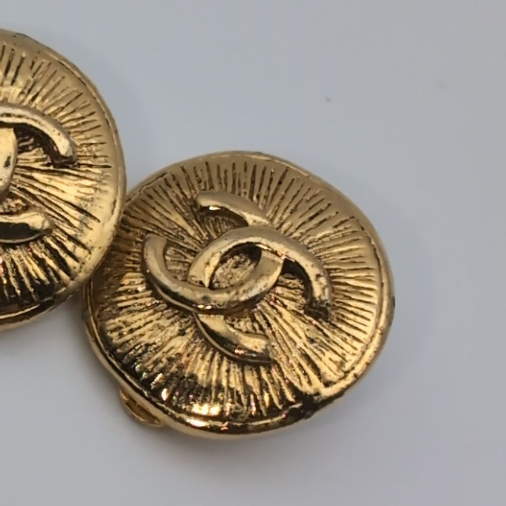 Chanel Earrings CC Logo Round Gold Vintage — view 4