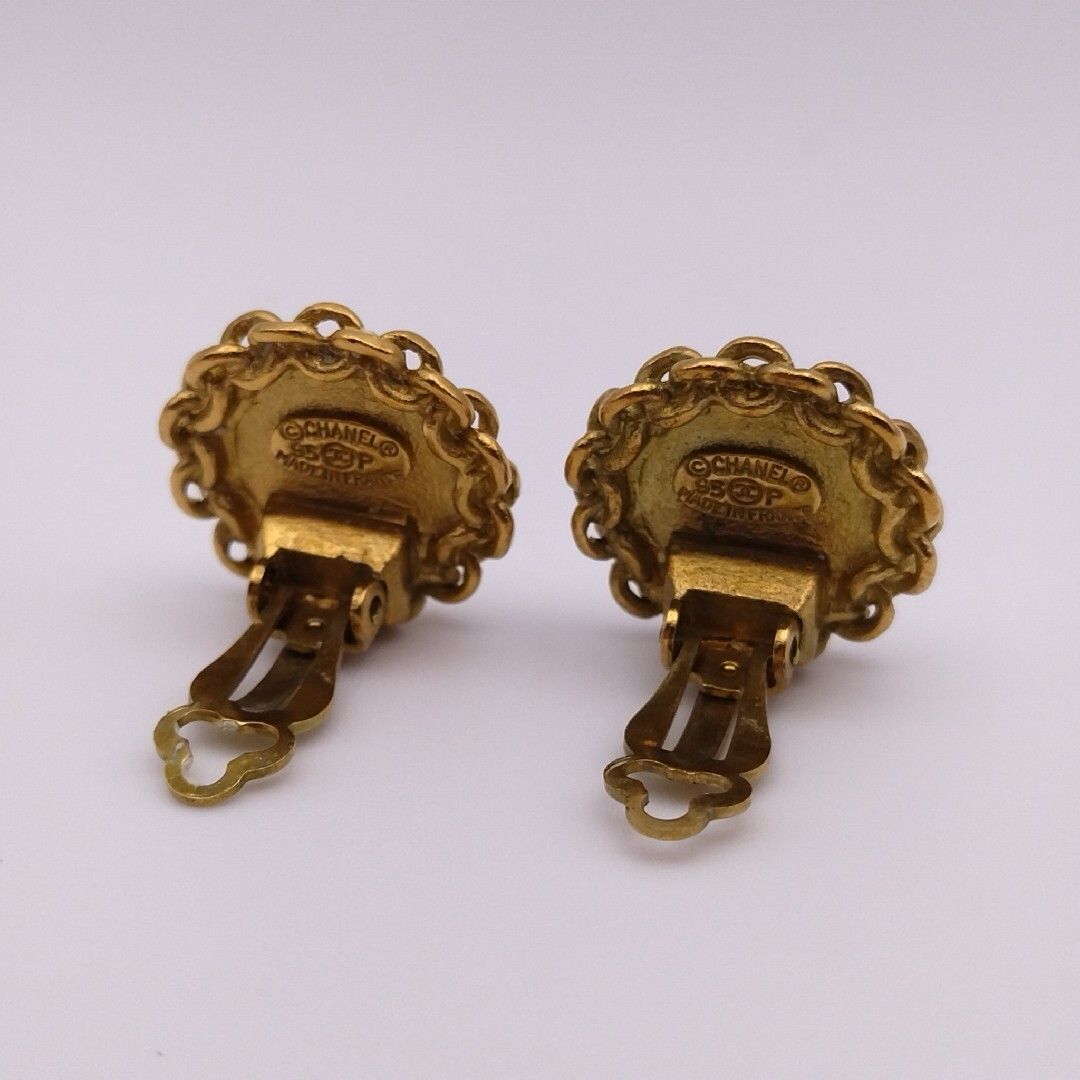 Chanel Earrings CC Logo Twist Gold Vintage — view 3