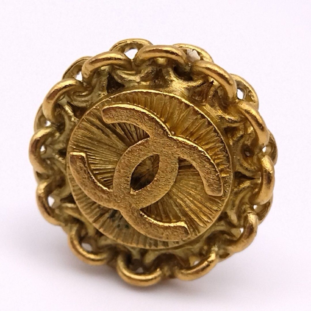 Chanel Earrings CC Logo Twist Gold Vintage — view 2