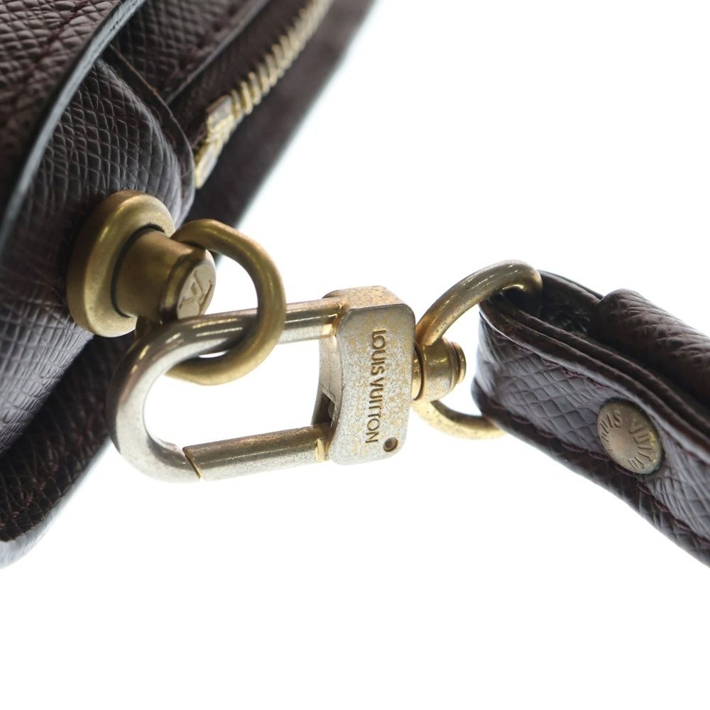Louis Vuitton Taiga Baikal Grizzly Gold Leather Clutch Brown — view 5
