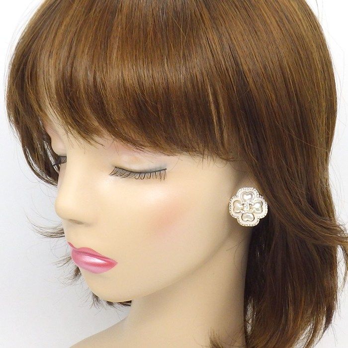 Chanel Earrings CC Logo Clover Motif a Imitation Pearl — view 4