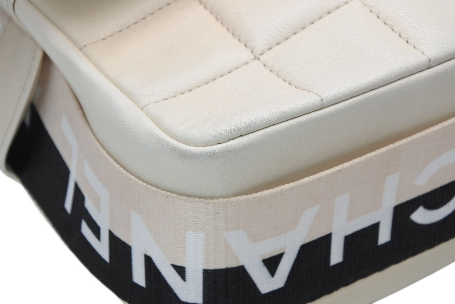 Chanel Choco Bar Shoulder Bag CC Logo Lambskin Quilted Ivory Gold — view 8