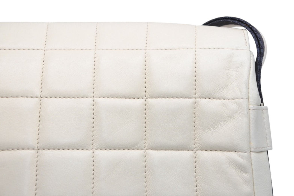 Chanel Choco Bar Shoulder Bag CC Logo Lambskin Quilted Ivory Gold — view 4