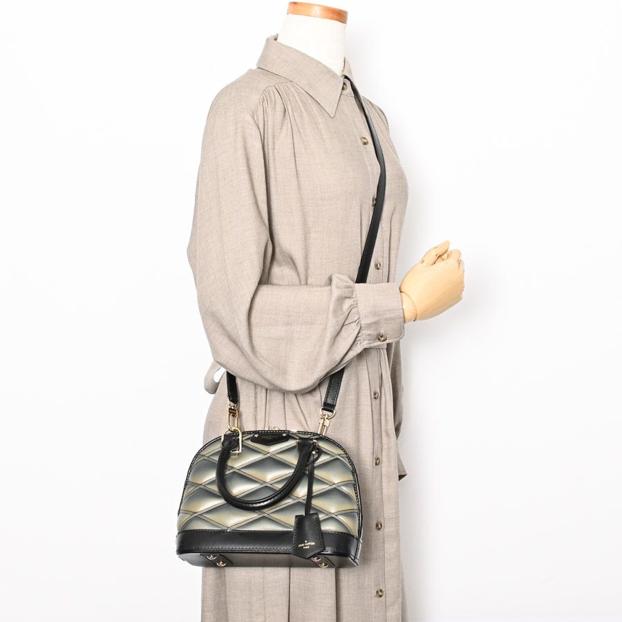 Louis Vuitton Handbag Alma BB — view 7