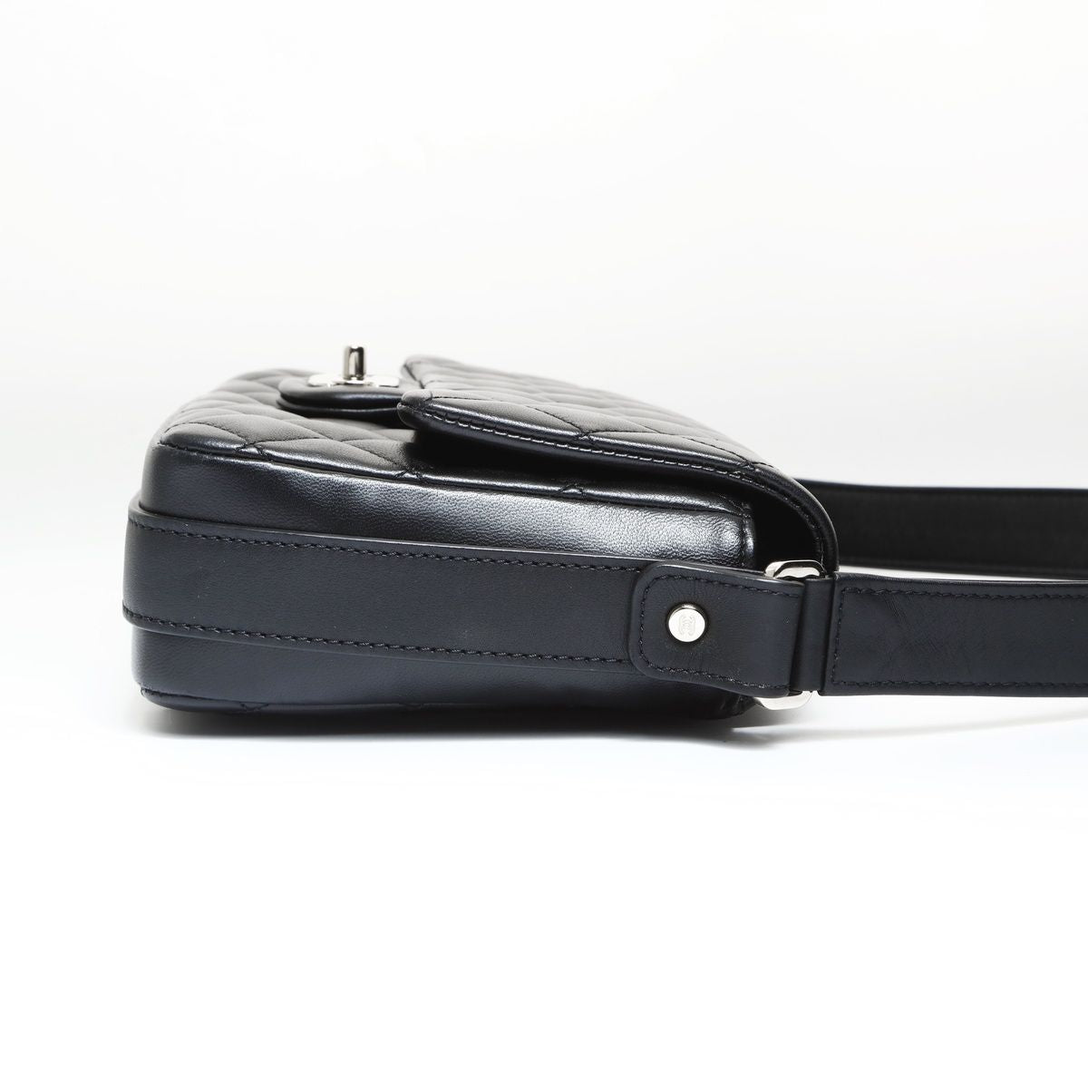 Chanel Shoulder Bag Frill Quilted Gold — view 5