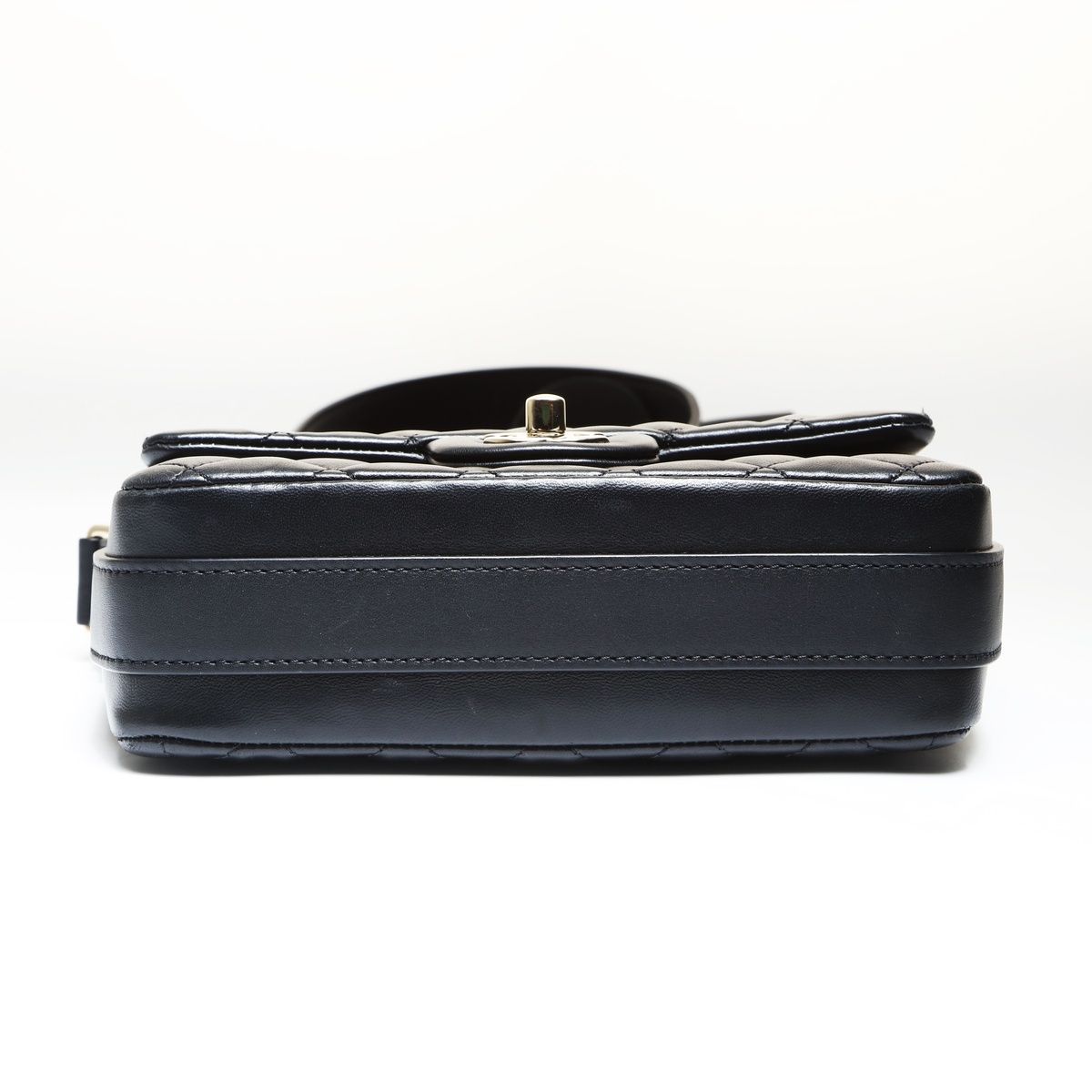 Chanel Shoulder Bag Frill Quilted Gold — view 8