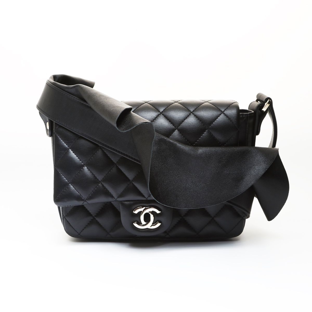 Chanel Shoulder Bag Frill Quilted Gold — view 2
