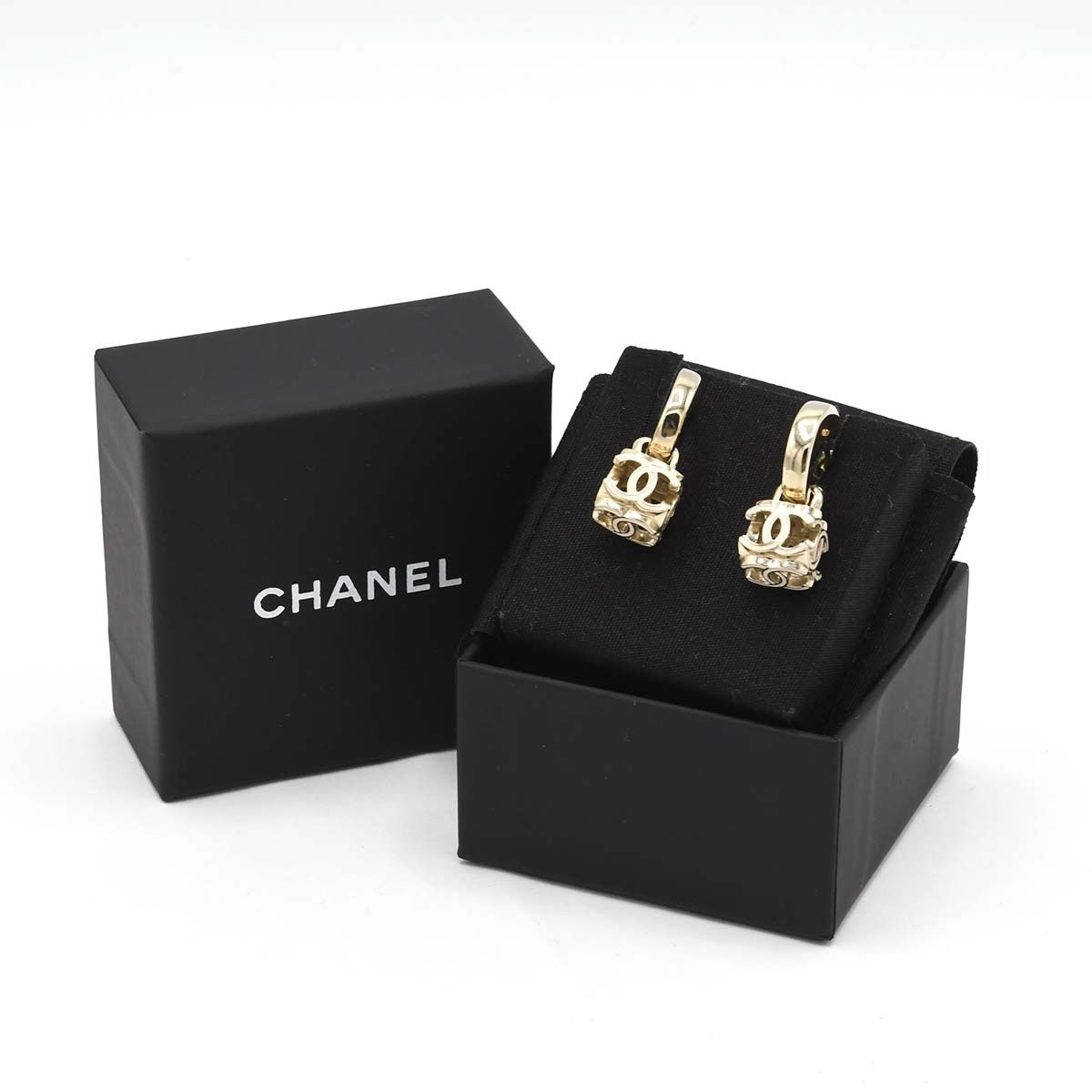 Chanel Earrings CC Logo Hoop Dice Champagne Gold — view 8
