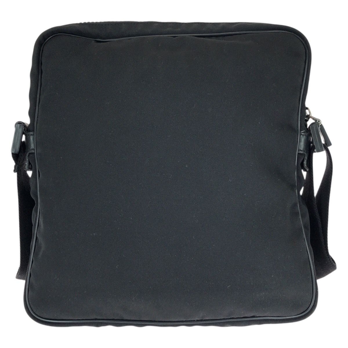 Gucci Sherry Shoulder Bag — view 2