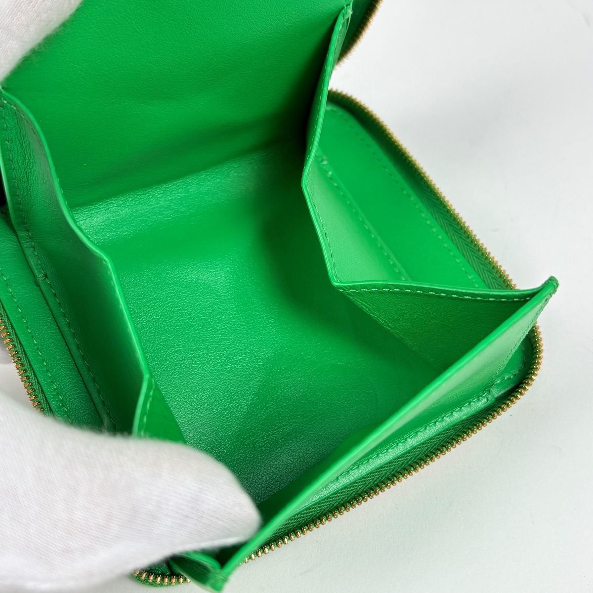 Bottega Veneta Intrecciato Wallet Zip Around Bifold Leather Green — view 6