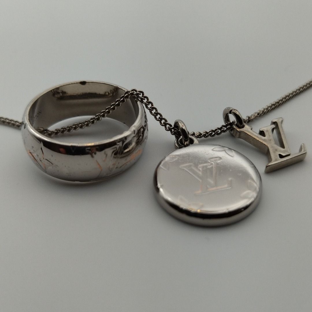 Louis Vuitton Monogram Ring Necklace Silver — view 5